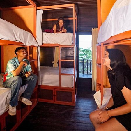 Mad Monkey Nusa Lembongan Экстерьер фото