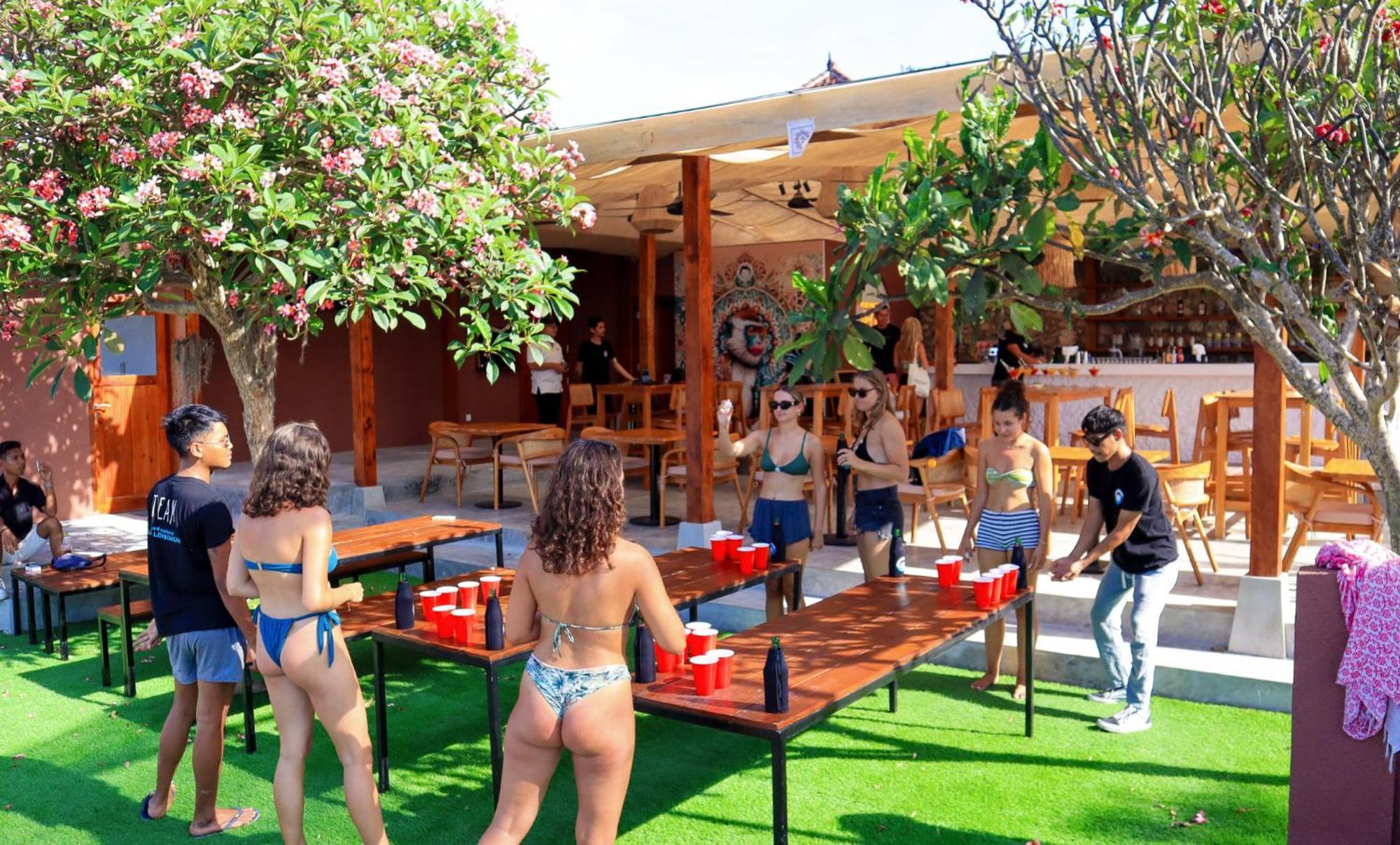 Mad Monkey Nusa Lembongan Экстерьер фото