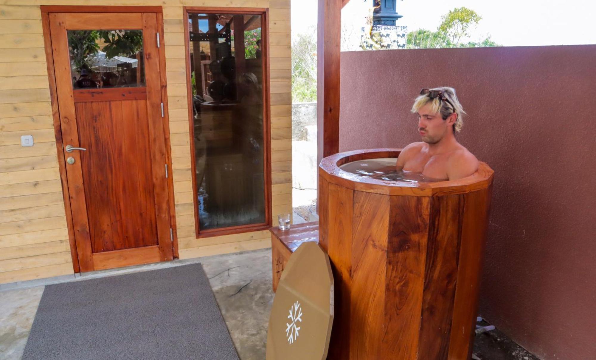 Mad Monkey Nusa Lembongan Экстерьер фото