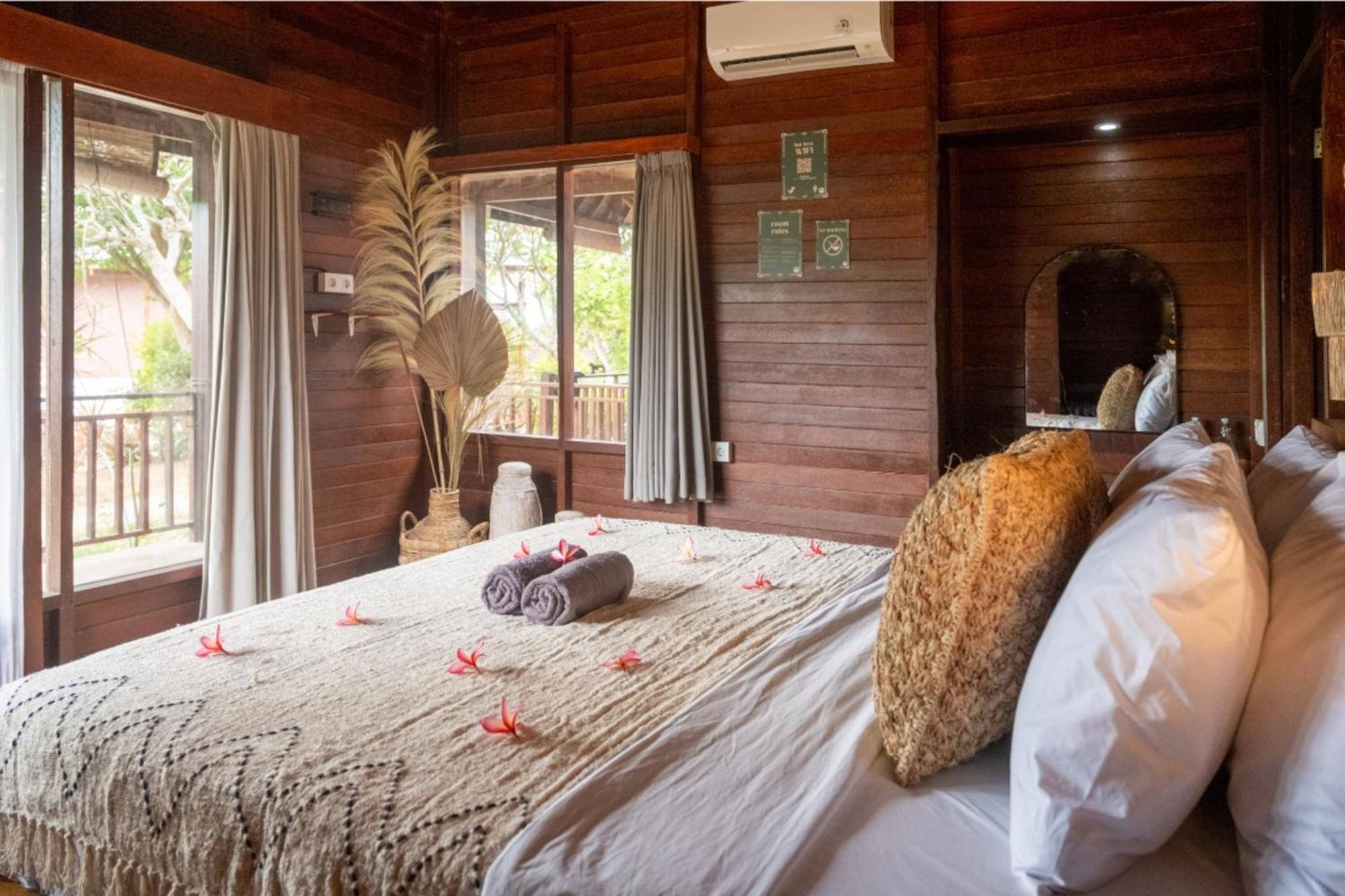 Mad Monkey Nusa Lembongan Экстерьер фото