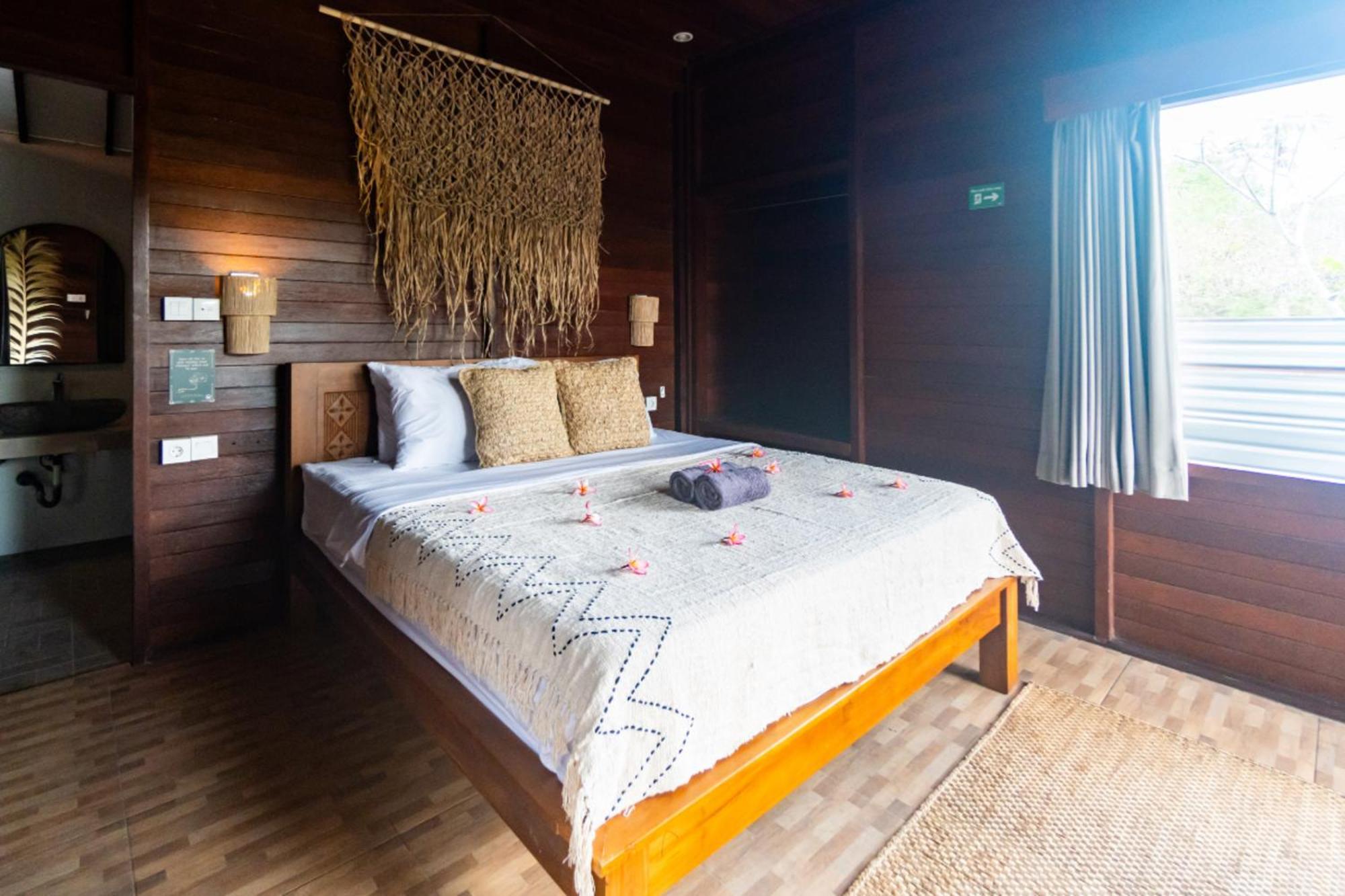 Mad Monkey Nusa Lembongan Экстерьер фото
