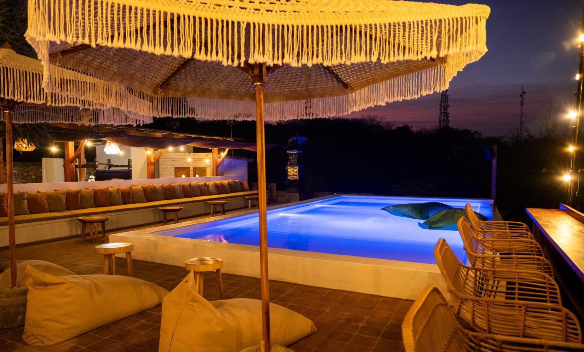 Mad Monkey Nusa Lembongan Экстерьер фото