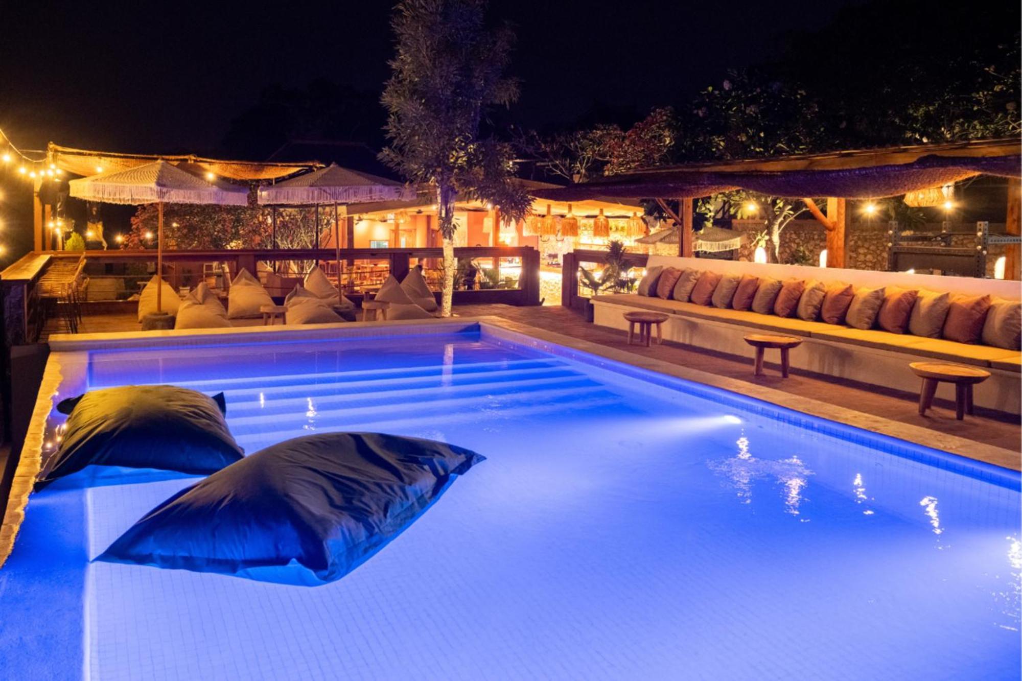 Mad Monkey Nusa Lembongan Экстерьер фото